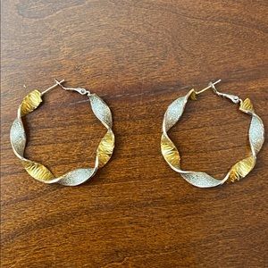 🆕Gold and silver twist hoop earrings